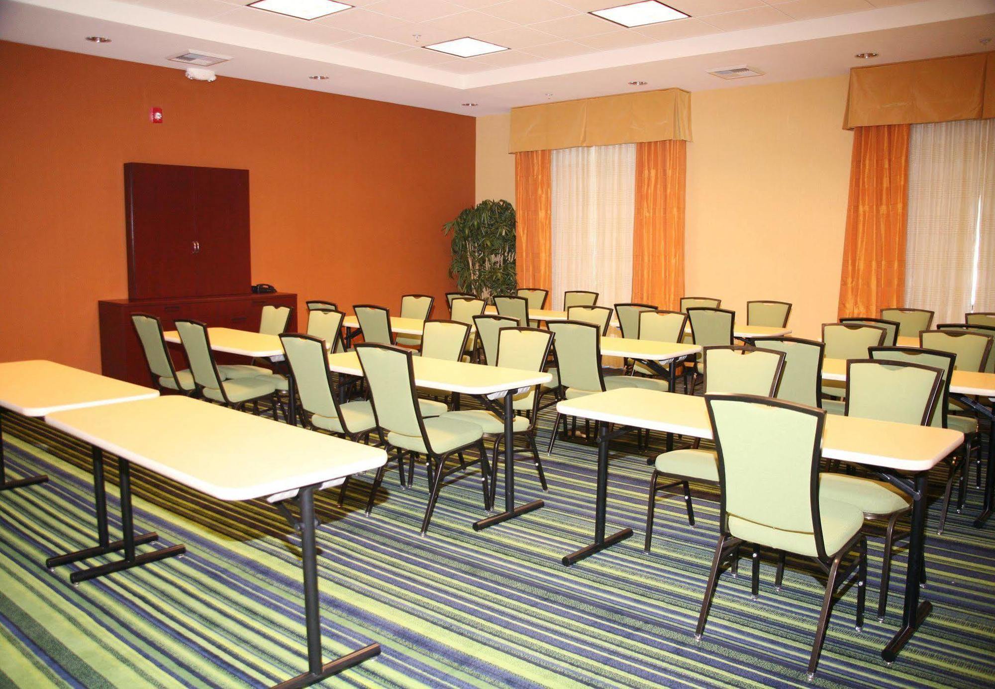 Fairfield Inn & Suites טהאצ'פי מתקנים תמונה